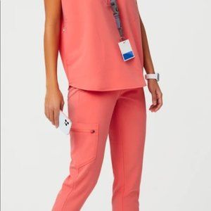 FIGS- Hot Coral Scrub Set (Casma Top in M, Zamora Joggers in M TALL)